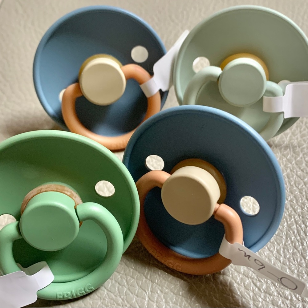 BIBS Natural Rubber Pacifiers Set of 4-NWT